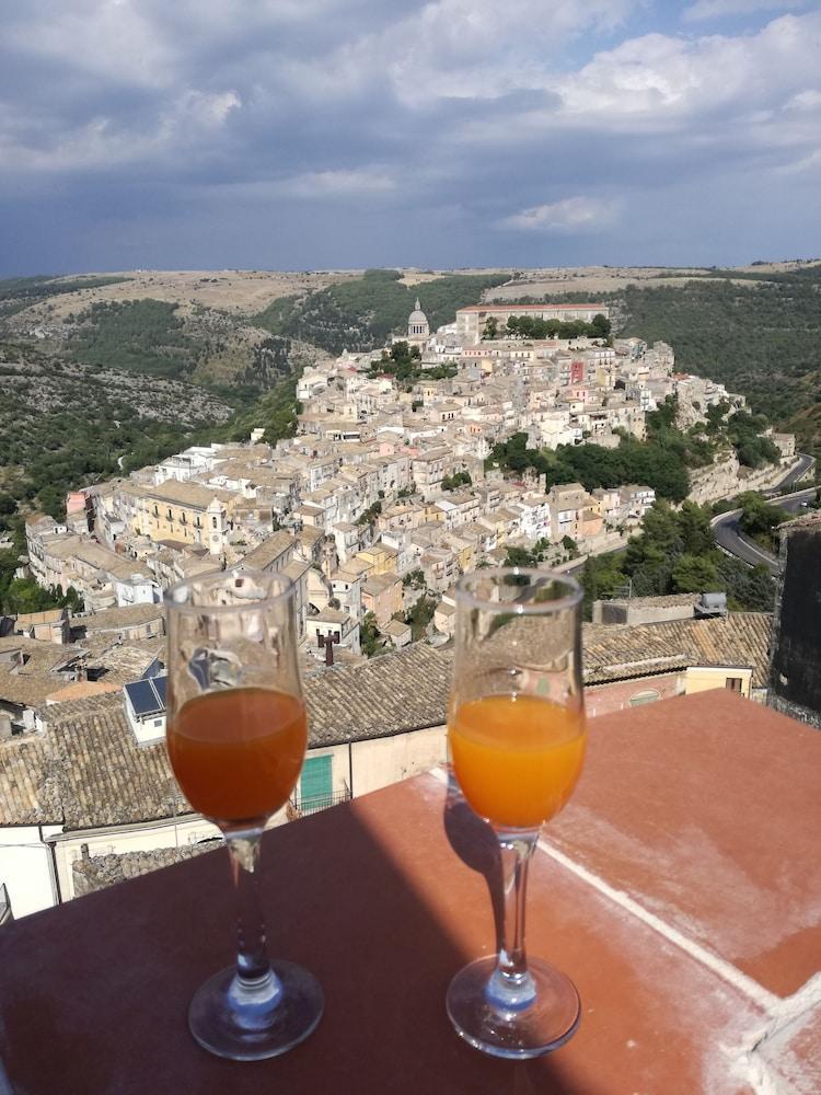 Finestre Su Ibla Bed & Breakfast Ragusa Exterior photo