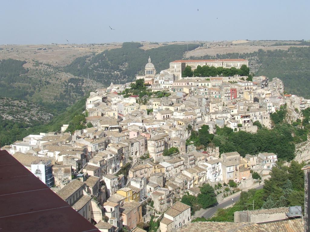 Finestre Su Ibla Bed & Breakfast Ragusa Exterior photo
