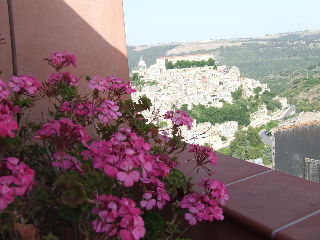 Finestre Su Ibla Bed & Breakfast Ragusa Exterior photo