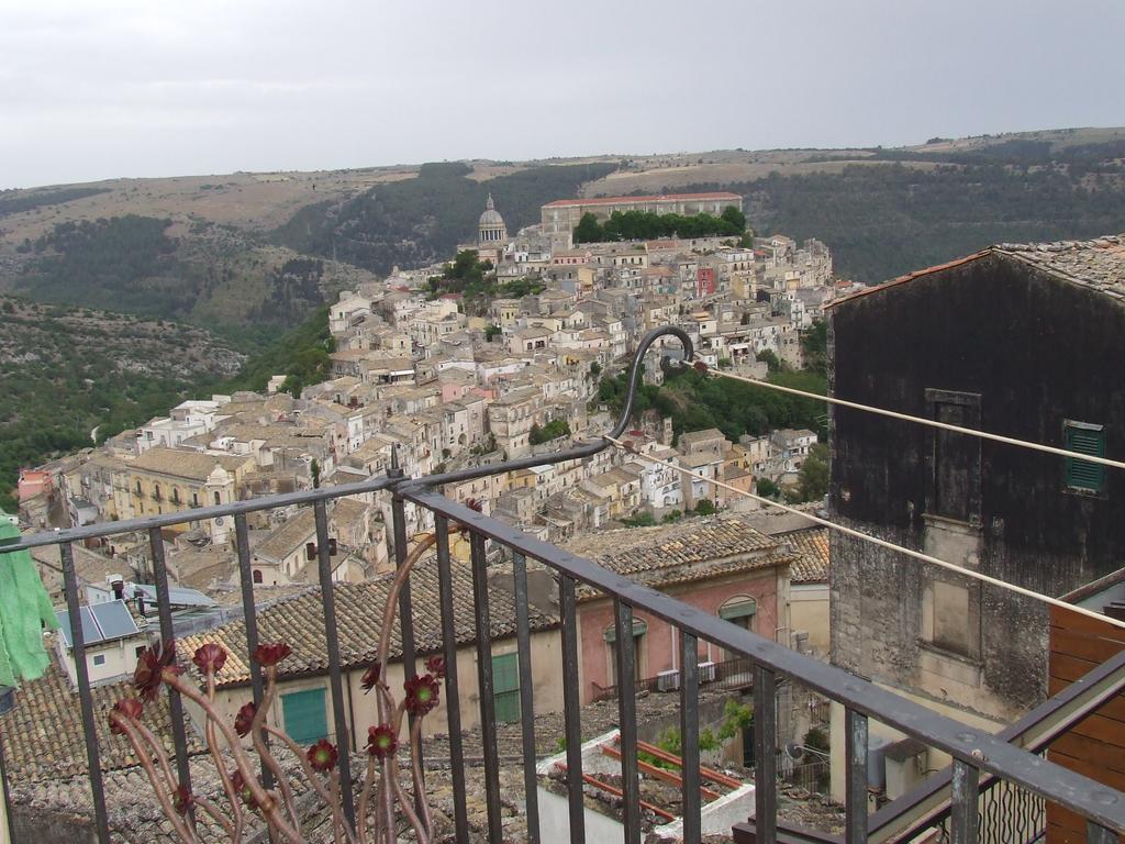 Finestre Su Ibla Bed & Breakfast Ragusa Exterior photo