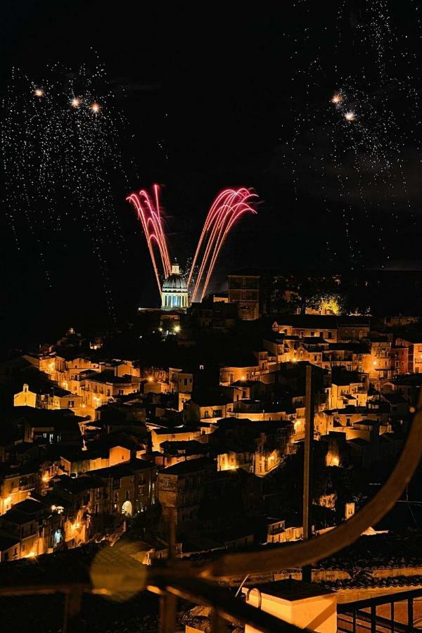 Finestre Su Ibla Bed & Breakfast Ragusa Exterior photo