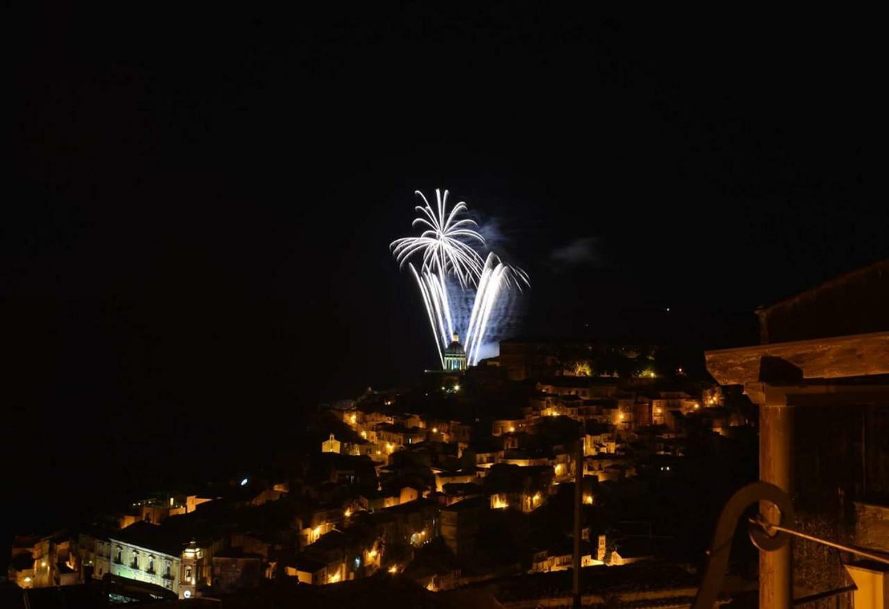 Finestre Su Ibla Bed & Breakfast Ragusa Exterior photo